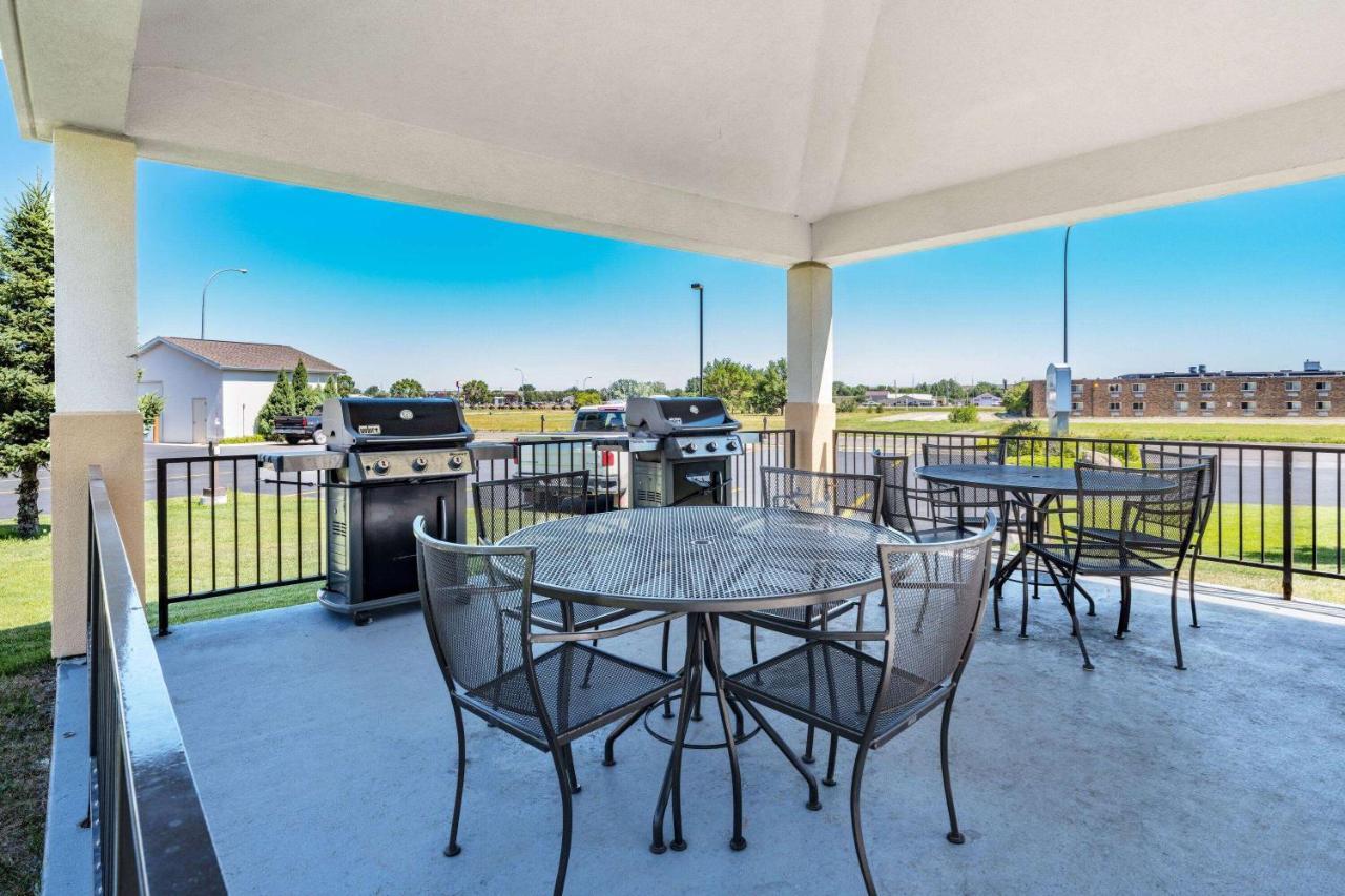 Hawthorn Suites By Wyndham Williston Εξωτερικό φωτογραφία